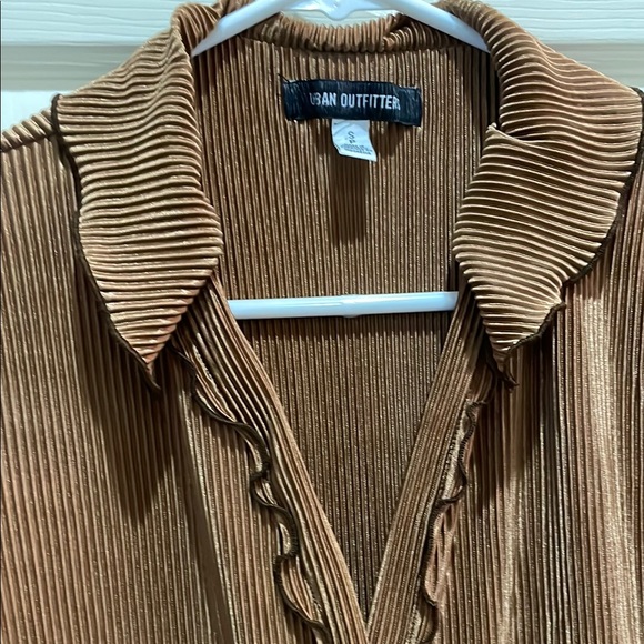 Brown Ribbed Button-Up Top - Picture 2 of 7